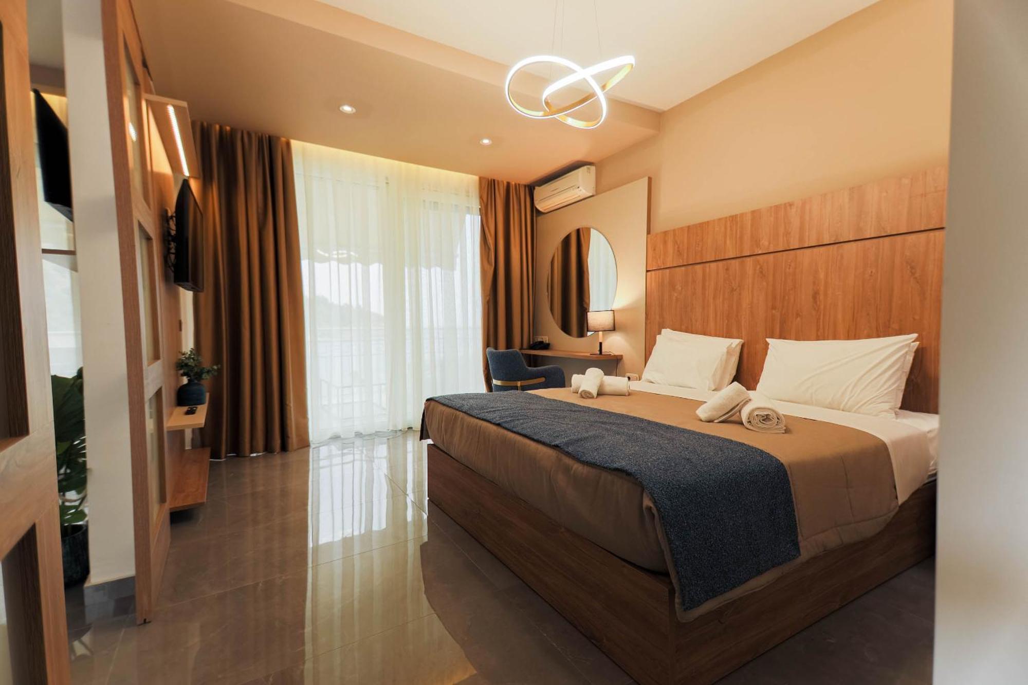 Tosca Beach Hotel Palaiontsiflikion Exterior photo
